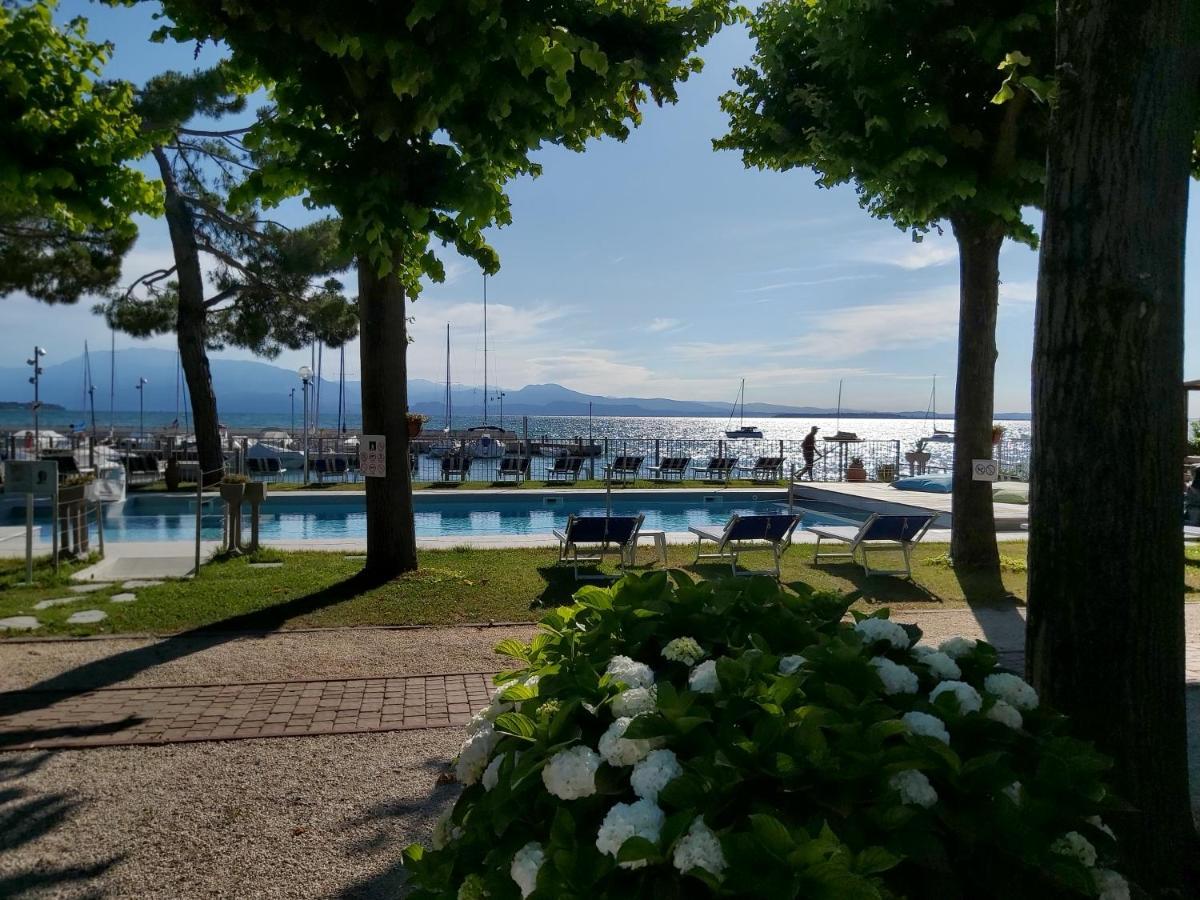Villaggio Turistico Dei Tigli Padenghe sul Garda Exterior foto