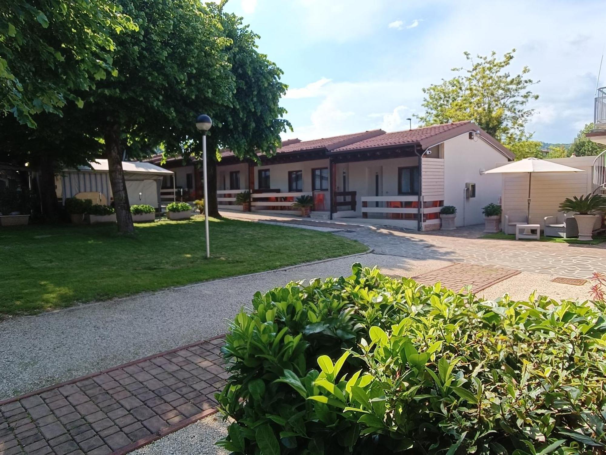 Villaggio Turistico Dei Tigli Padenghe sul Garda Quarto foto