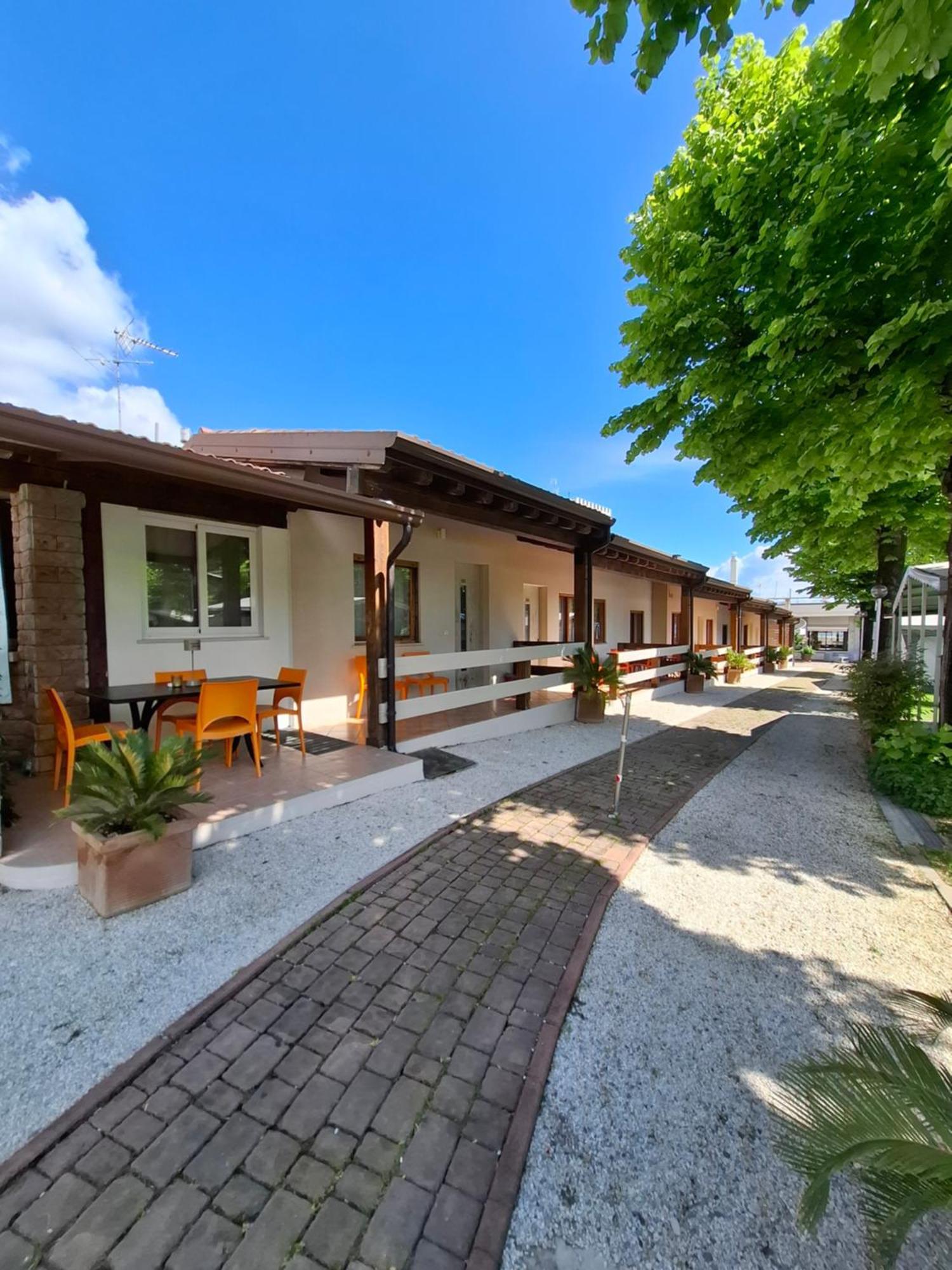 Villaggio Turistico Dei Tigli Padenghe sul Garda Exterior foto
